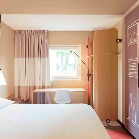 Hotel Ibis Velizy 3*