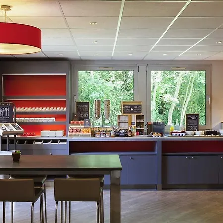 Ibis Velizy 3*