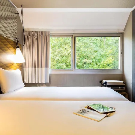 Отель Ibis Velizy