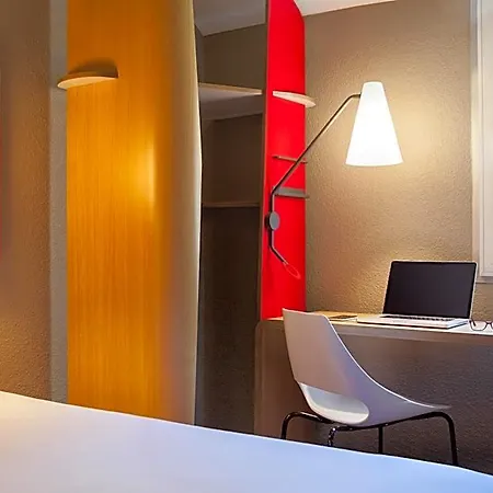 Ibis Velizy 3*