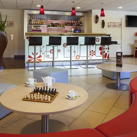 Отель Ibis Velizy