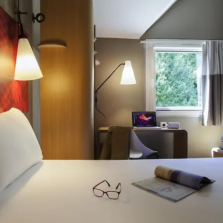 Ibis Velizy 3*