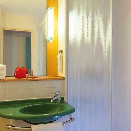 Ibis Velizy 3*