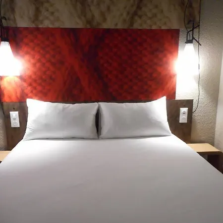 Hotel Ibis Velizy 3*