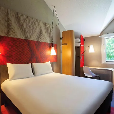 Отель Ibis Velizy